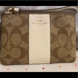 Corner Zip Wristlet In Signature Canvas